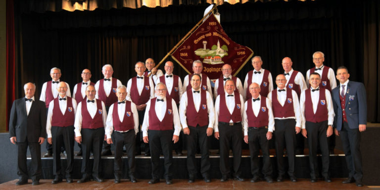 Der Männerchor des GMV Iggingen in Konzertkleidung